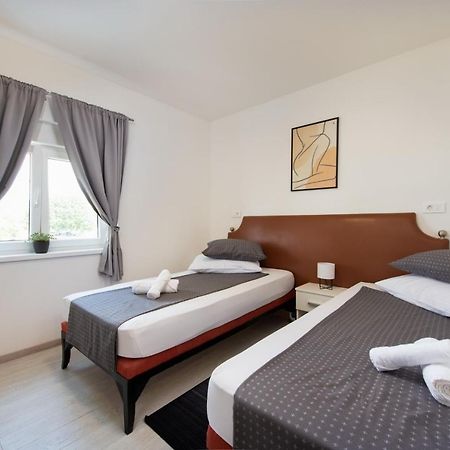 Hotel Potpićan Eksteriør billede