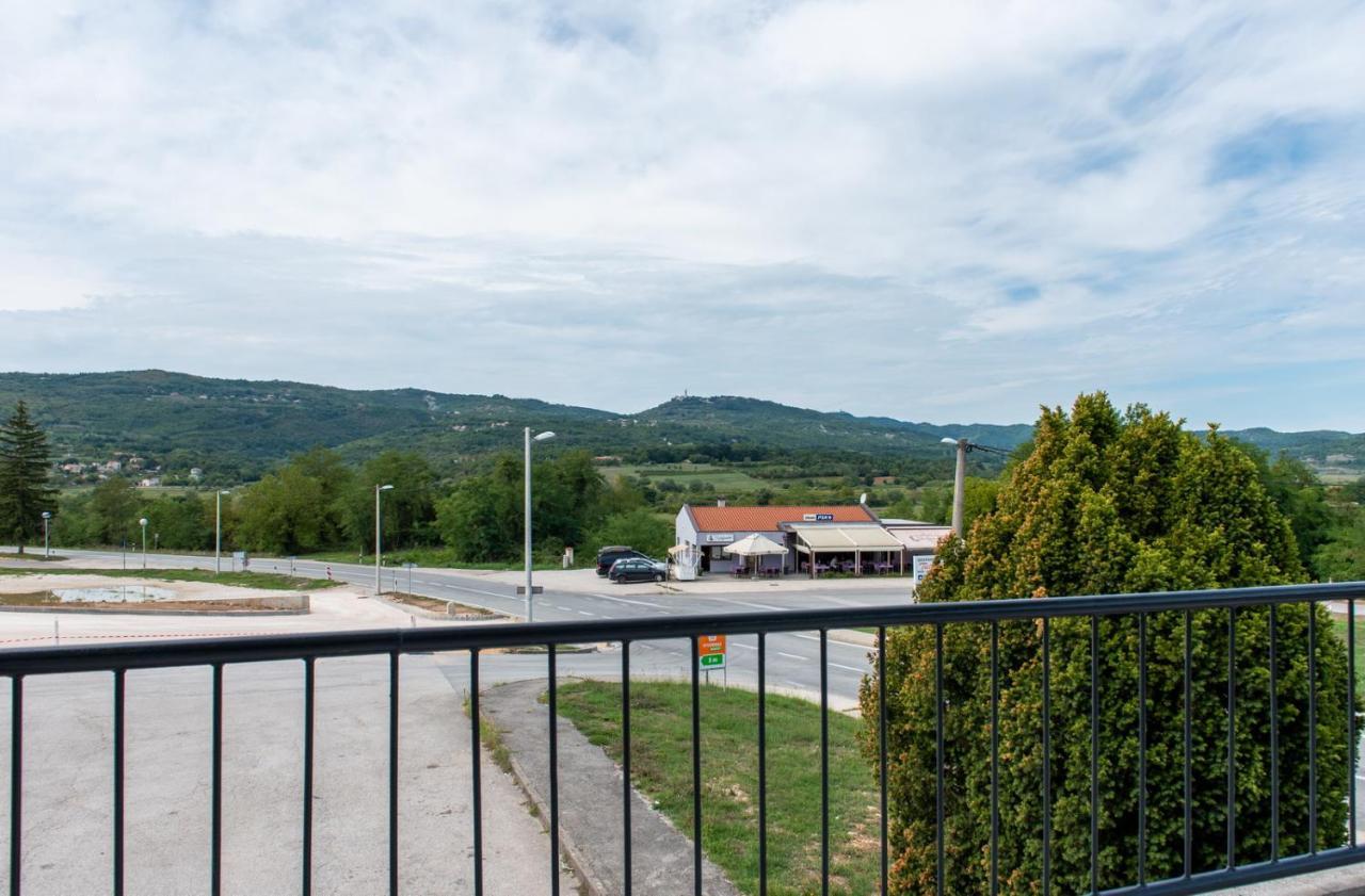 Hotel Potpićan Eksteriør billede